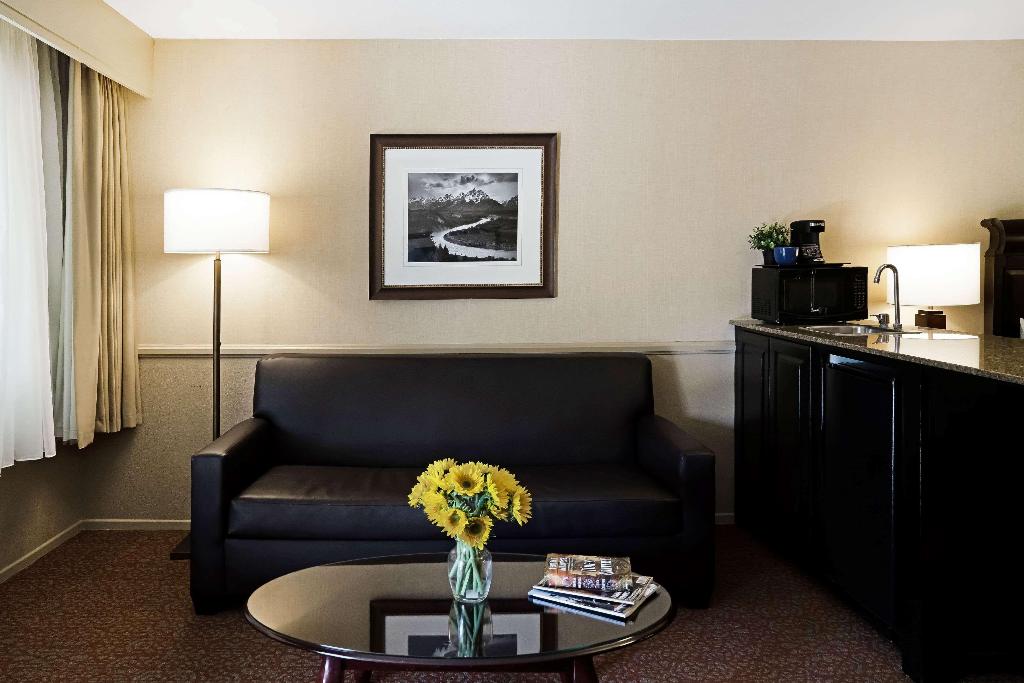 Best Western Corona Hotel & Suites