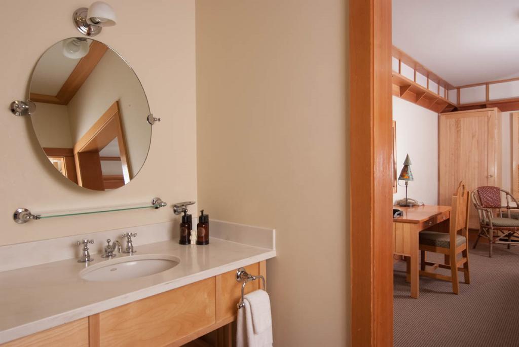 Old Faithful Snow Lodge & Cabins photo 9
