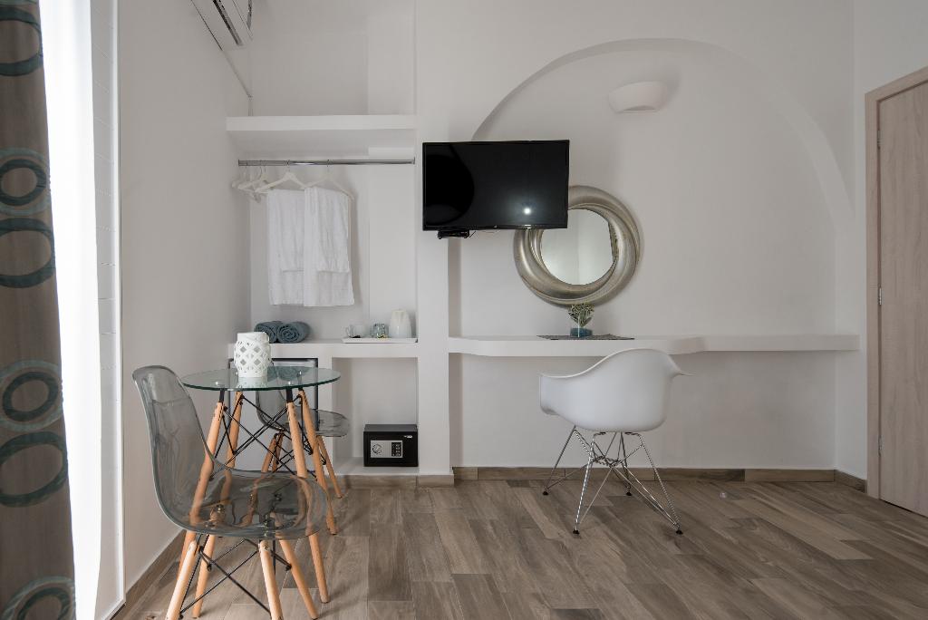 Oasis Suites Fira