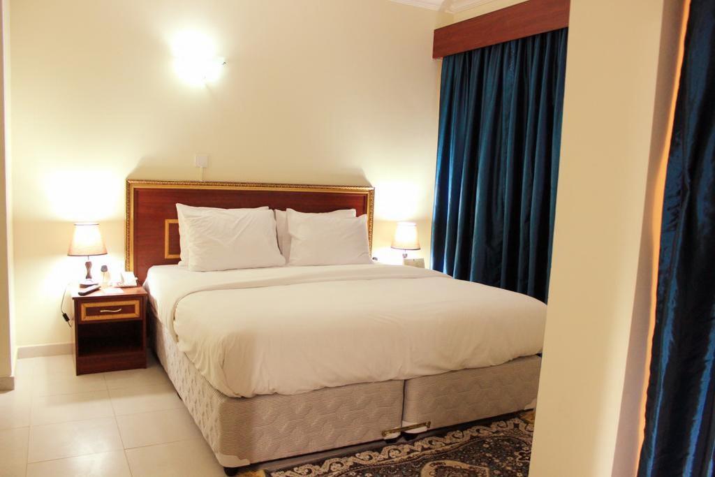 Montreal Naif Hotel