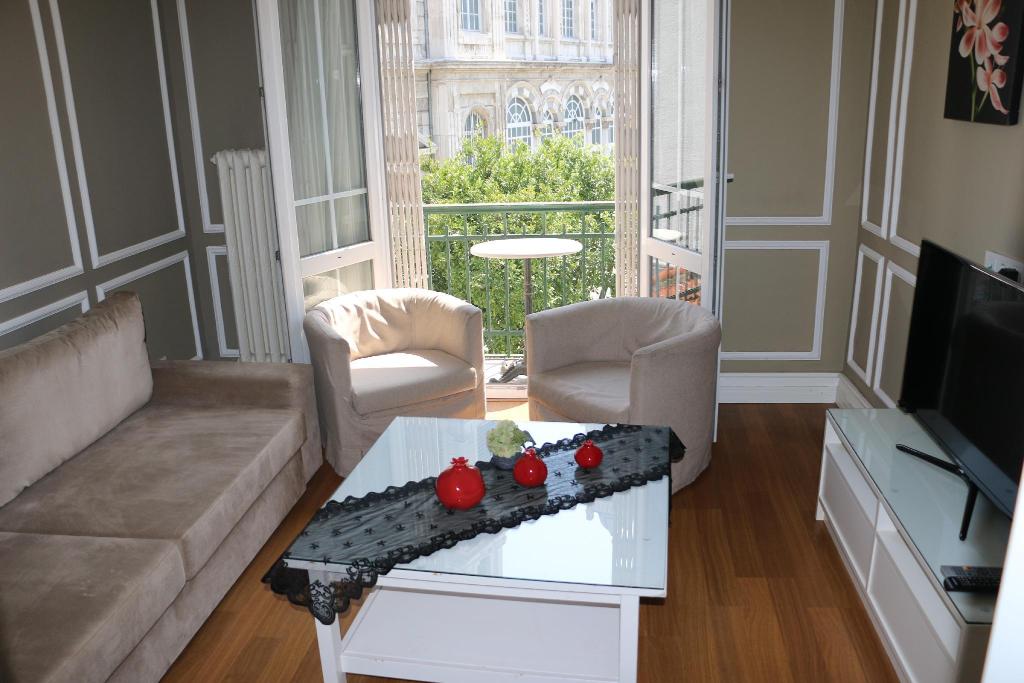 Triada Hotel
