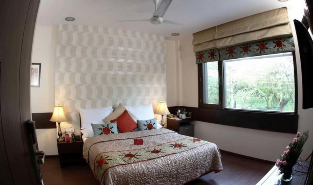 FabHotel Aashraye Nehru Place