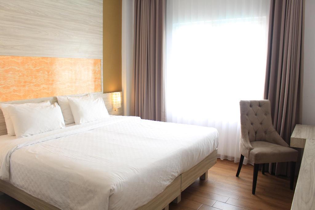 Front One Akshaya Hotel Karawang