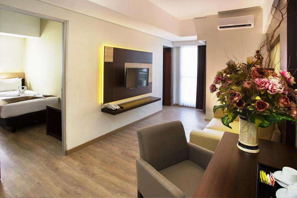 Hotel Gunawangsa MERR
