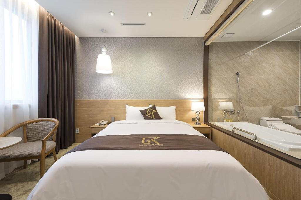 Gold River Hotel