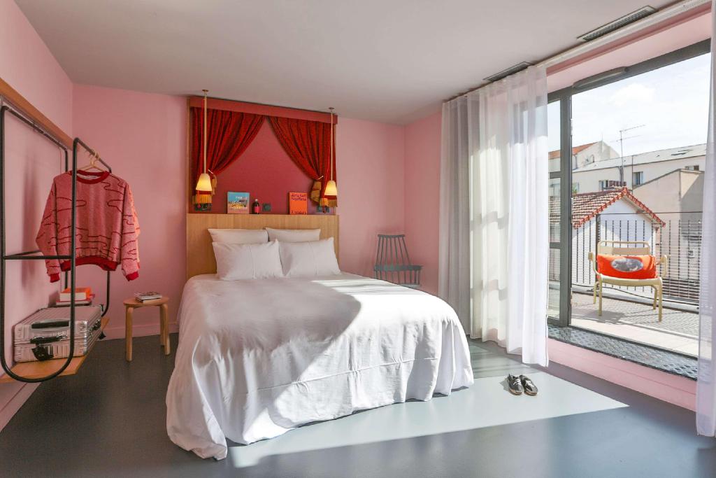 Mob Hotel Paris Les Puces