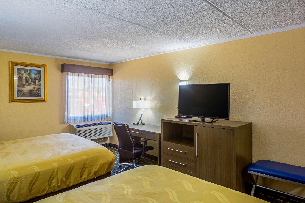 Quality Inn & Suites Six Flags Area