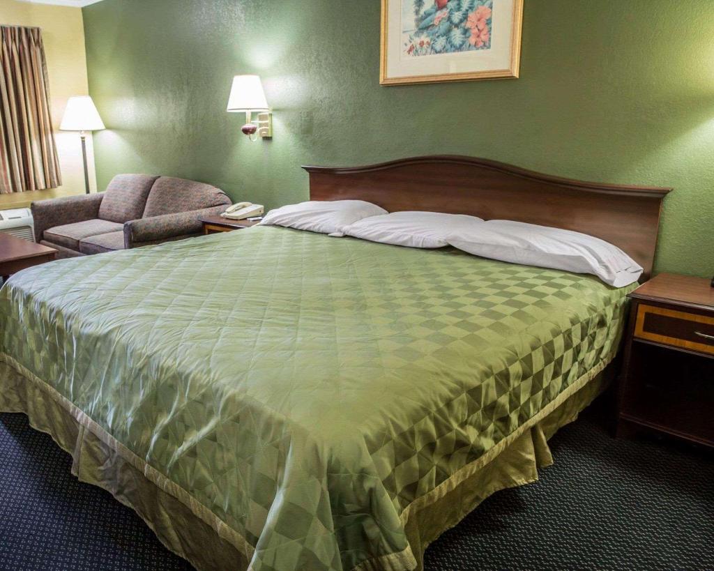 Rodeway Inn & Suites Plymouth