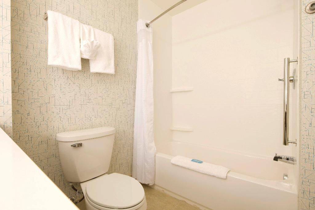 Holiday Inn Express and Suites Monroe