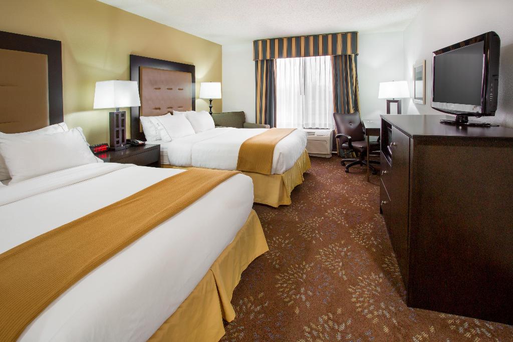 Holiday Inn Express & Suites Martinsville-Bloom