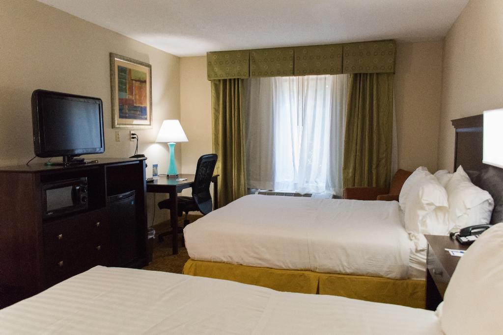 Holiday Inn Express and Suites Kinston