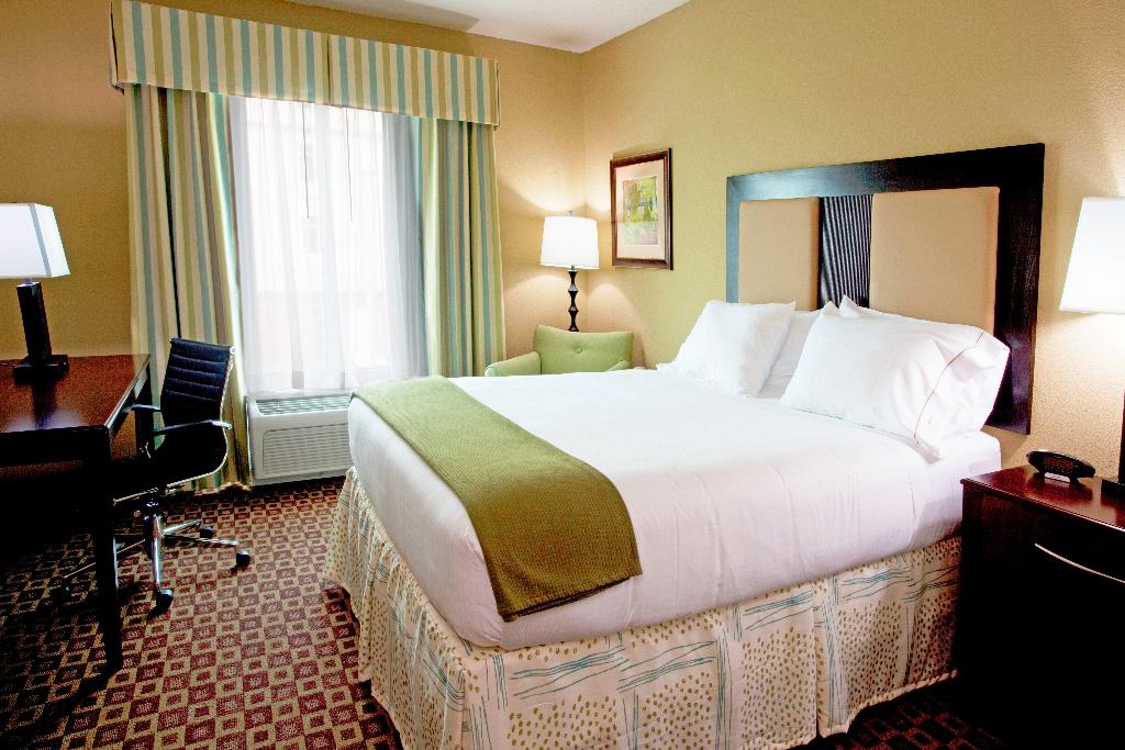Holiday Inn Express and Suites Chaffee Jacksonvill