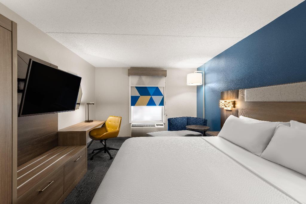 Holiday Inn Express & Suites Danbury - I-84