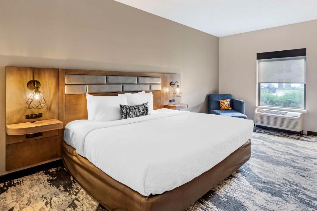 Best Western Plus Bourbonnais Hotel & Suites