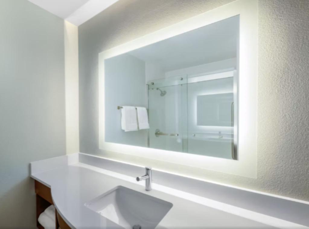 Holiday Inn Express Hotel and Suites Central COS