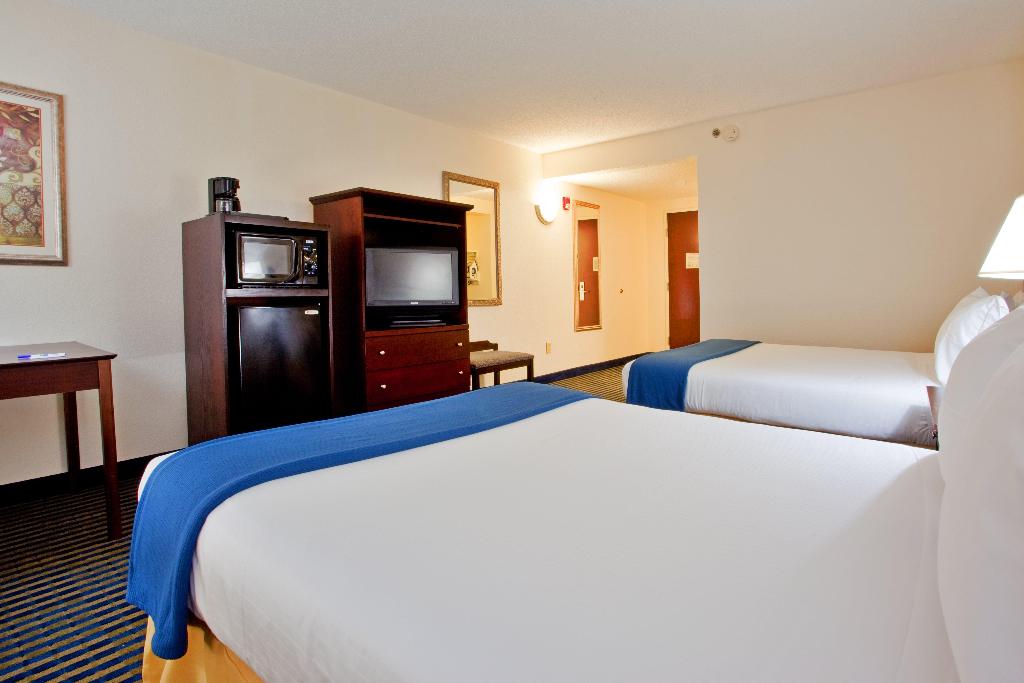 Holiday Inn Express and Suites Chesapeake