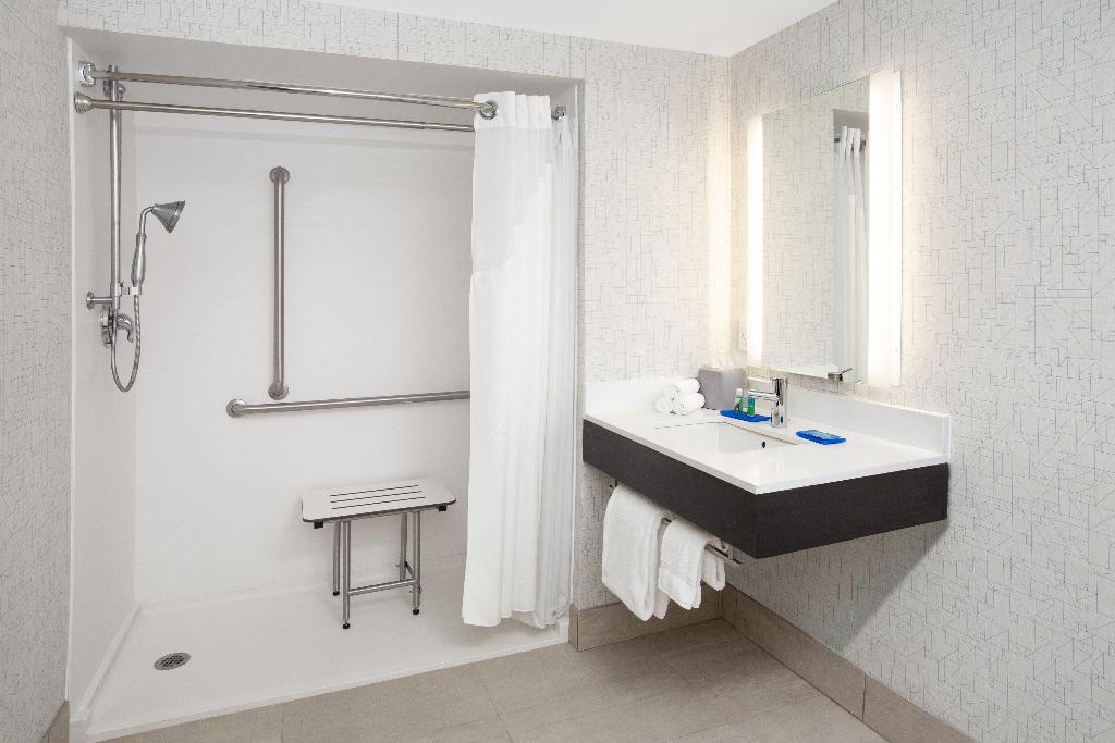 Holiday Inn Express and Suites Culpeper