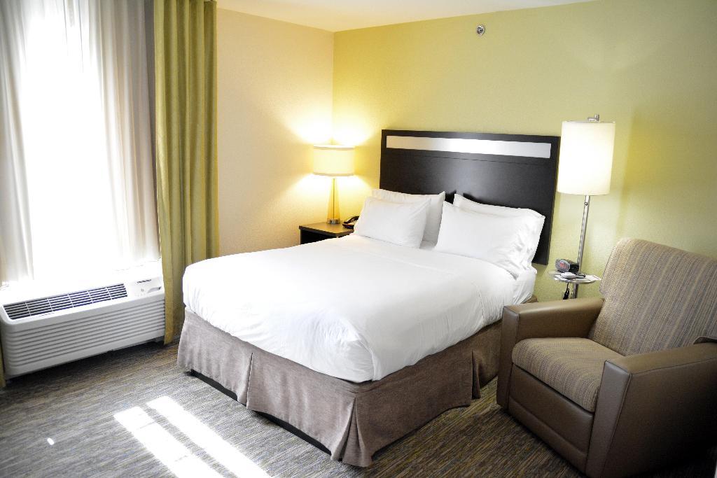 Candlewood Suites Youngstown W I-80 Niles Area