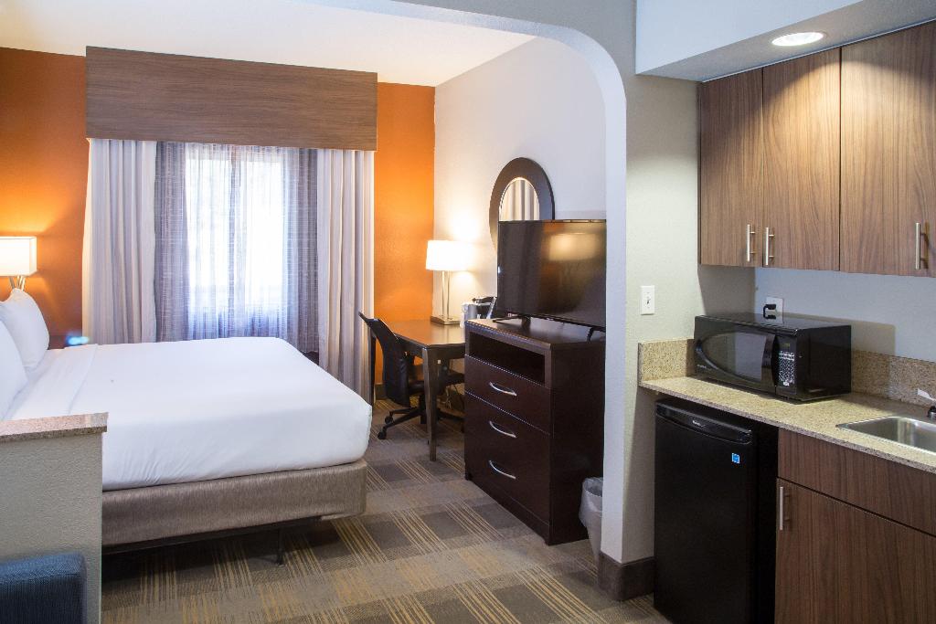 Holiday Inn Express and Suites Oxford