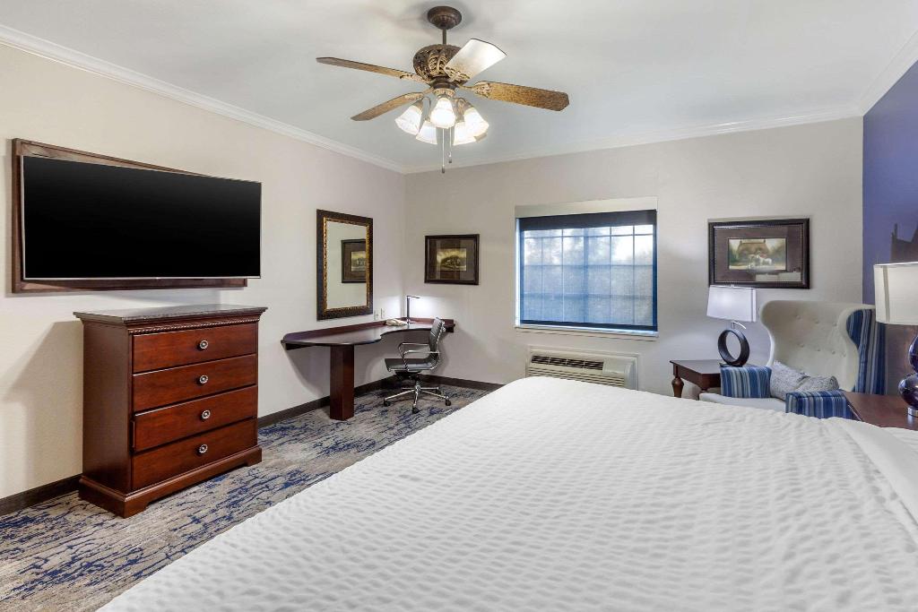 Clarion Pointe Sulphur Springs
