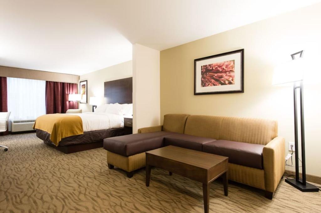Holiday Inn Express & Suites Aiken By IHG