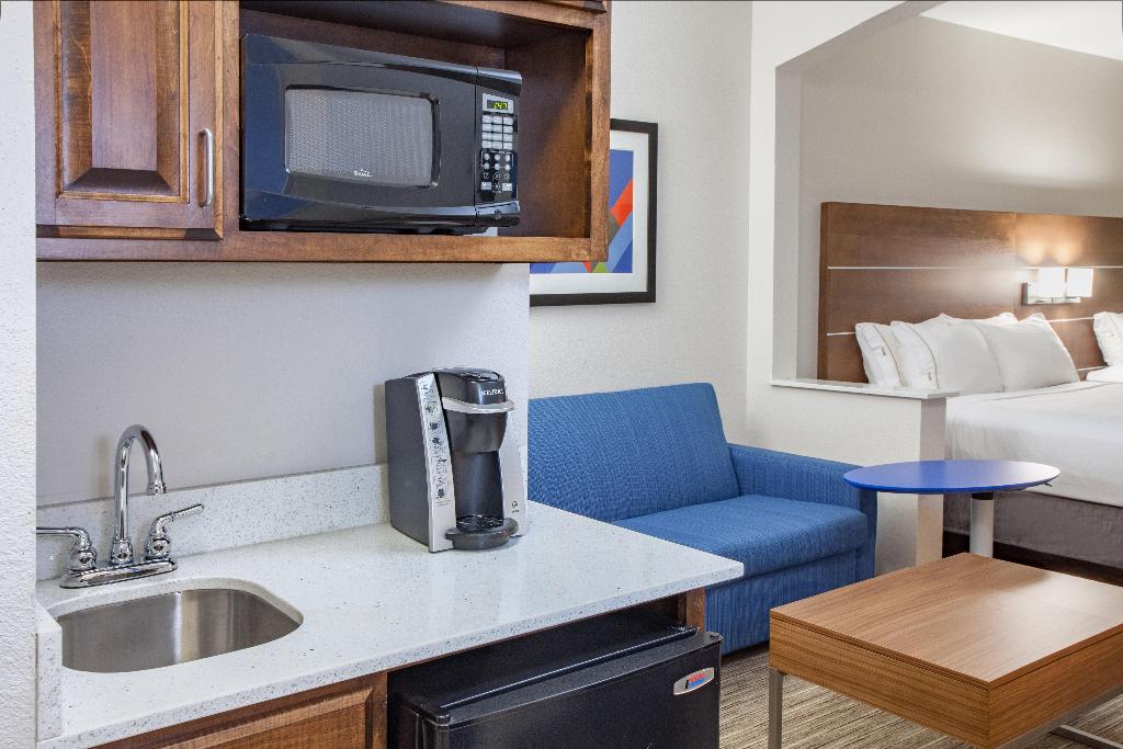 Holiday Inn Express & Suites Texarkana By IHG