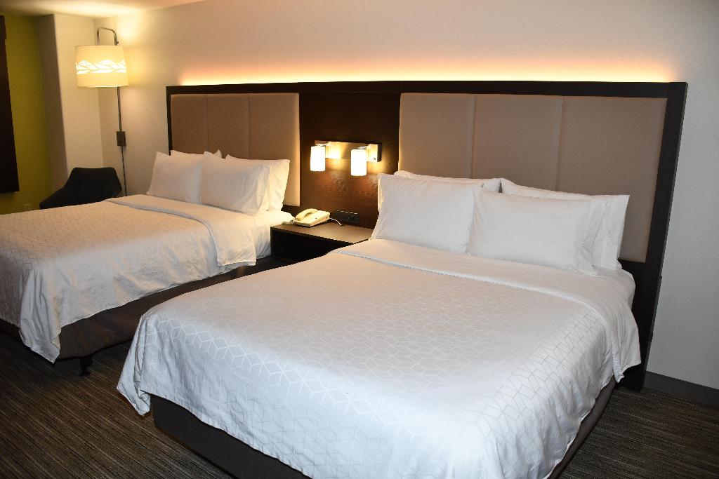 Holiday Inn Express & Suites Evanston By IHG