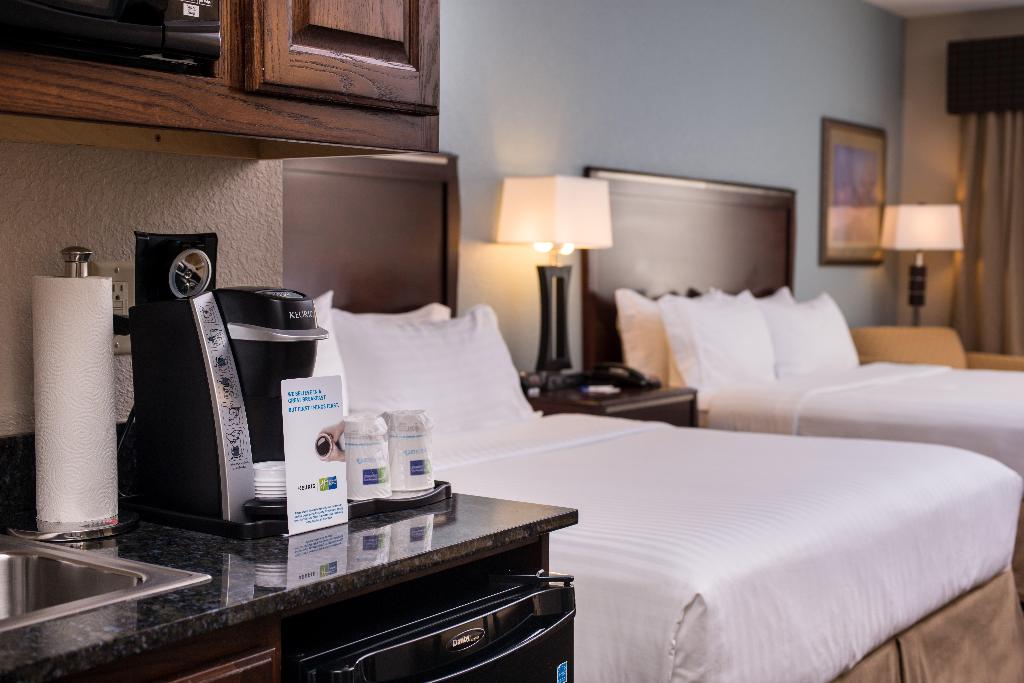 Holiday Inn Express & Suites Pittsburg By IHG