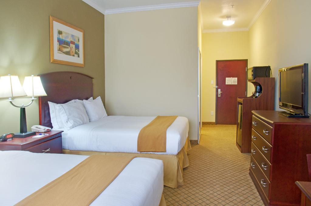 Holiday Inn Express & Suites Winnie By IHG
