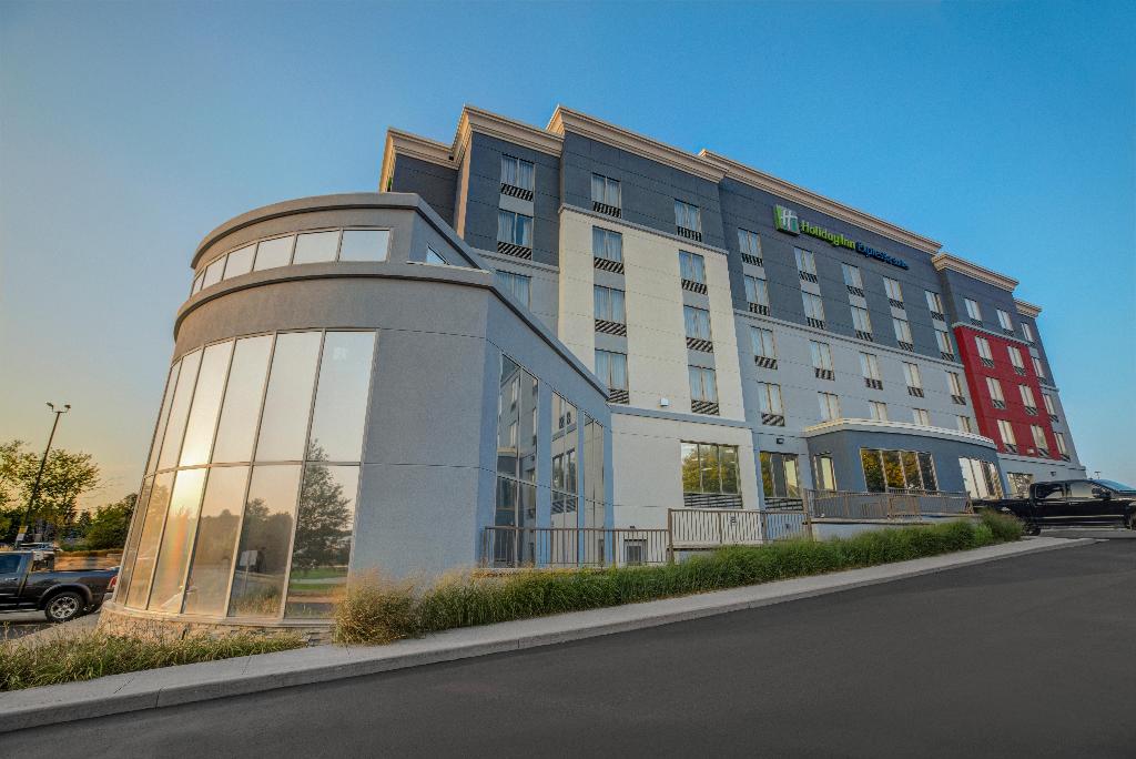 Holiday Inn Express and Suites Woodstock South