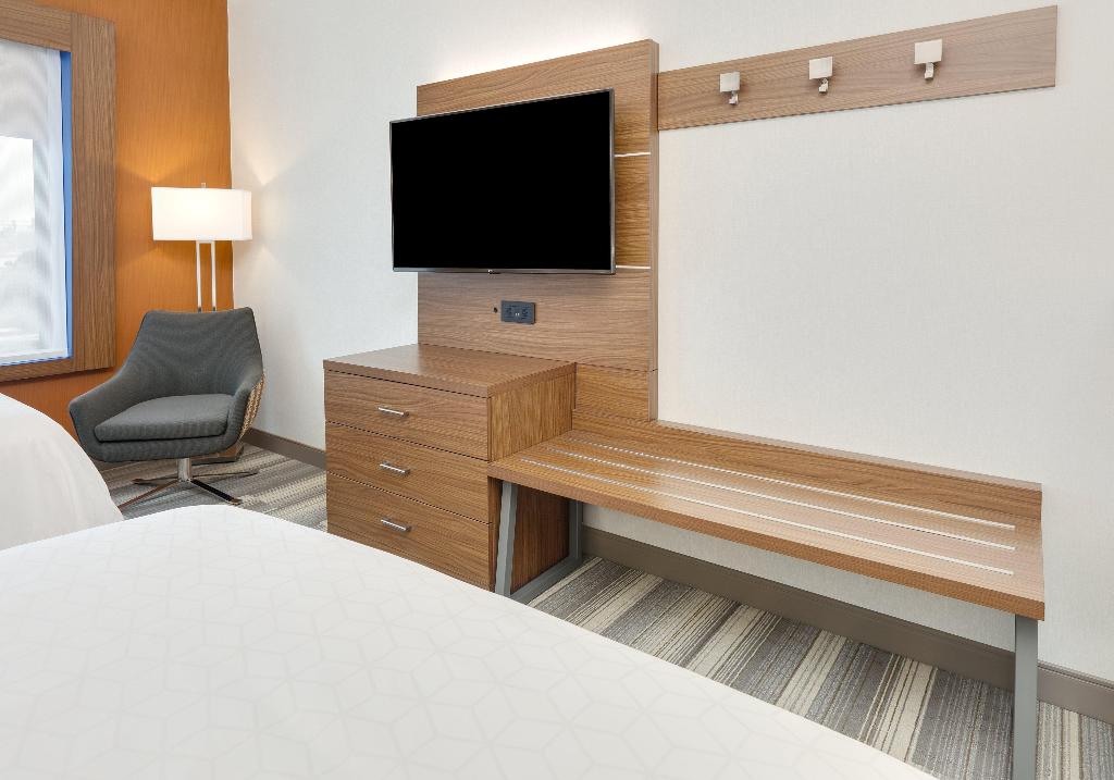 Holiday Inn Express & Suites Mitchell By IHG