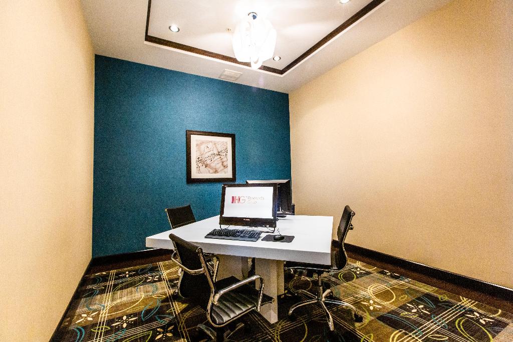 Holiday Inn Express and Suites Spruce Grove Stony