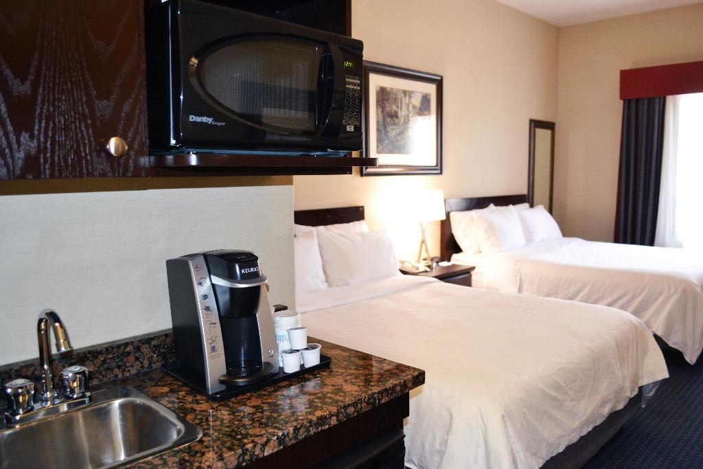 Holiday Inn Express and Suites Edson