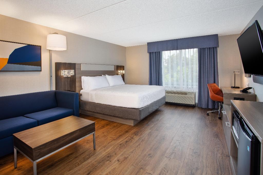 Holiday Inn Express & Suites Kingston Central