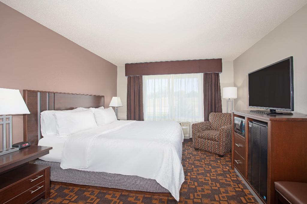 Holiday Inn Express and Suites Yankton