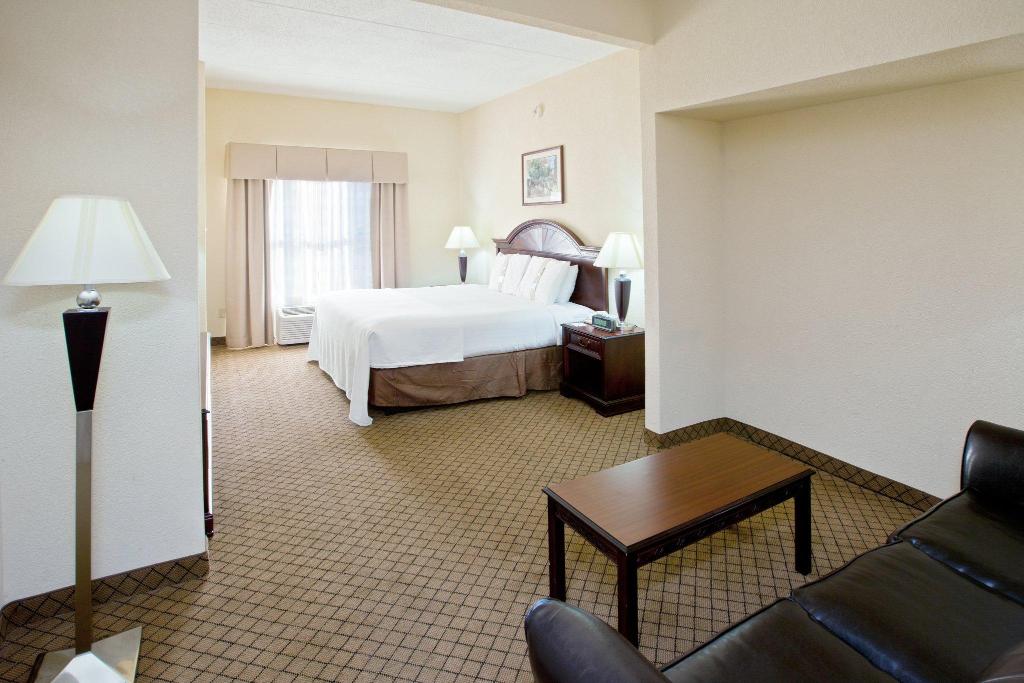 Holiday Inn Hotel and Suites Huntington Civic Aren