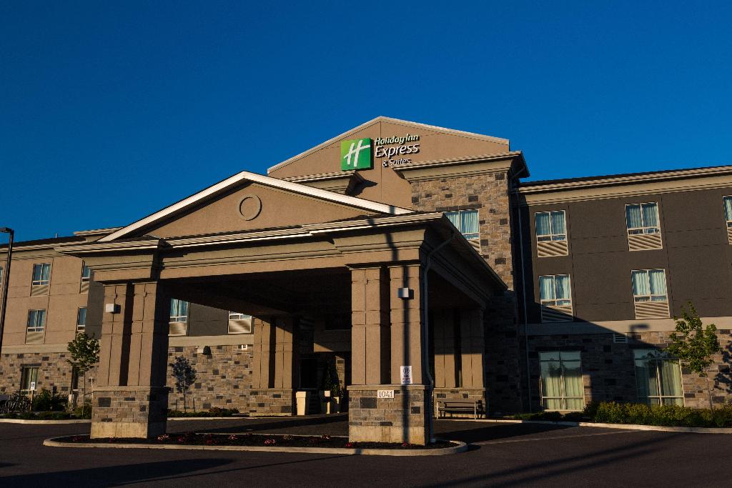 Holiday Inn Express and Suites Thunder Bay