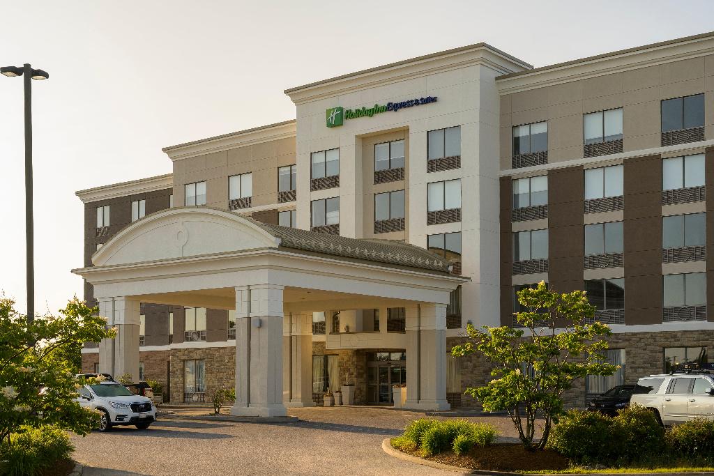Holiday Inn Express and Suites North Bay