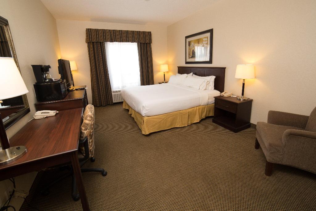 Holiday Inn Express and Suites Slave Lake