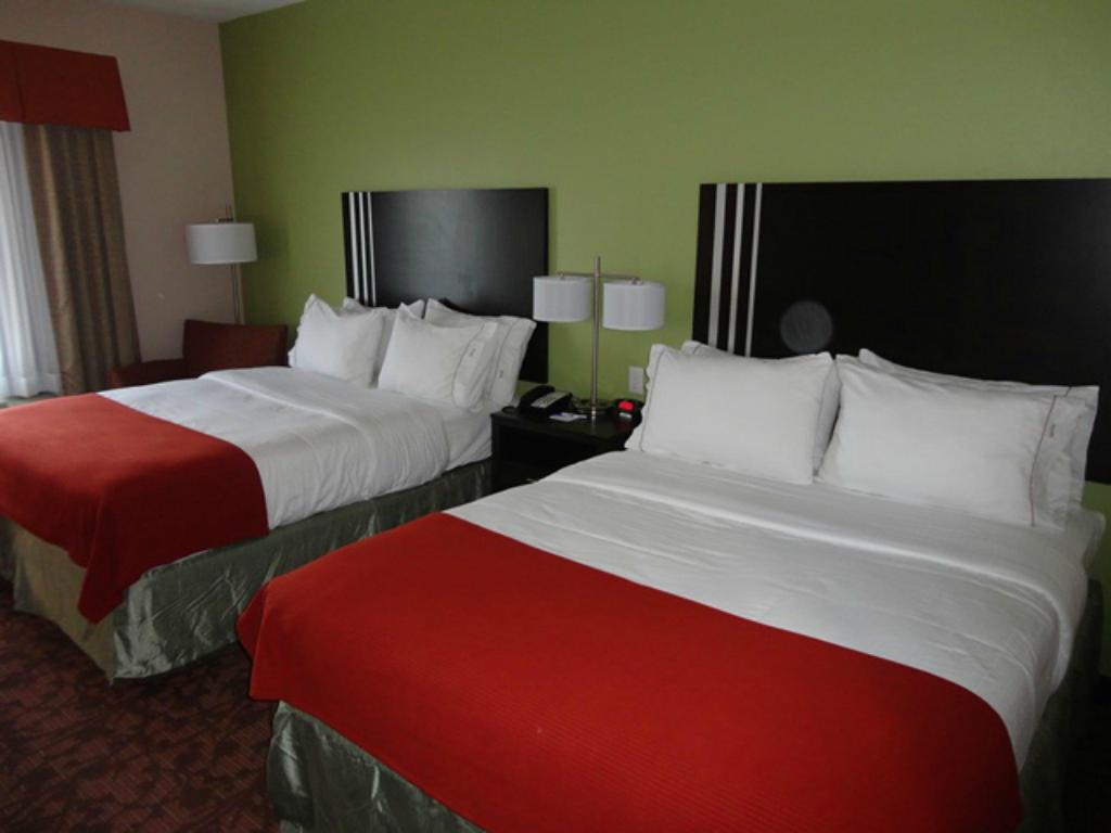 Holiday Inn Express Kenedy
