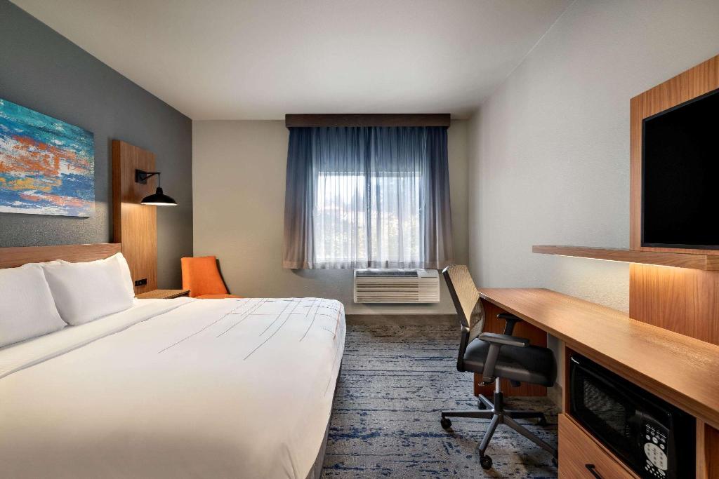 La Quinta Inn Suites By Wyndham Springfield