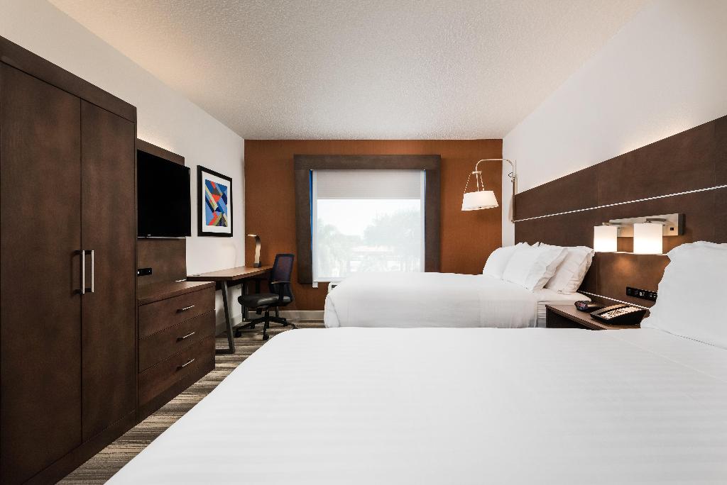 Holiday Inn Express and Suites Bartow