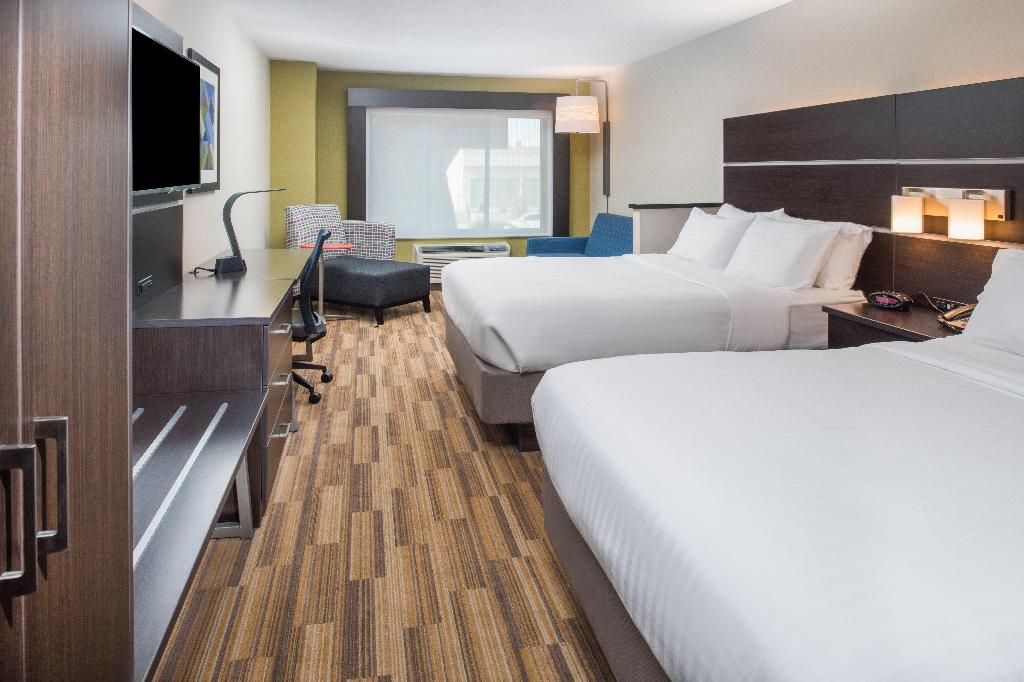 Holiday Inn Express & Suites Bismarck By IHG