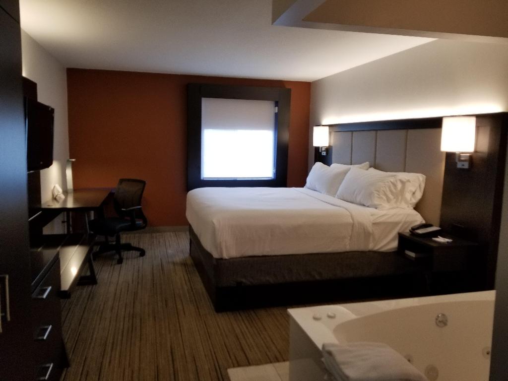 Holiday Inn Express Birch Run Frankenmuth Area