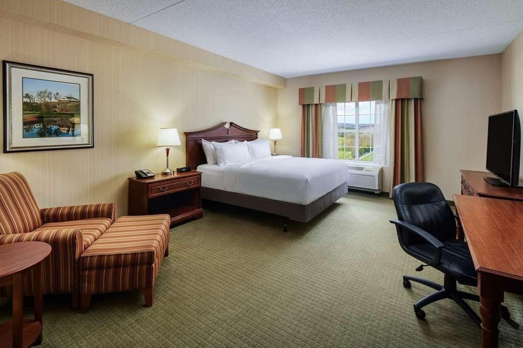 Doubletree Hilton Front Royal Blue Ridge Shadows
