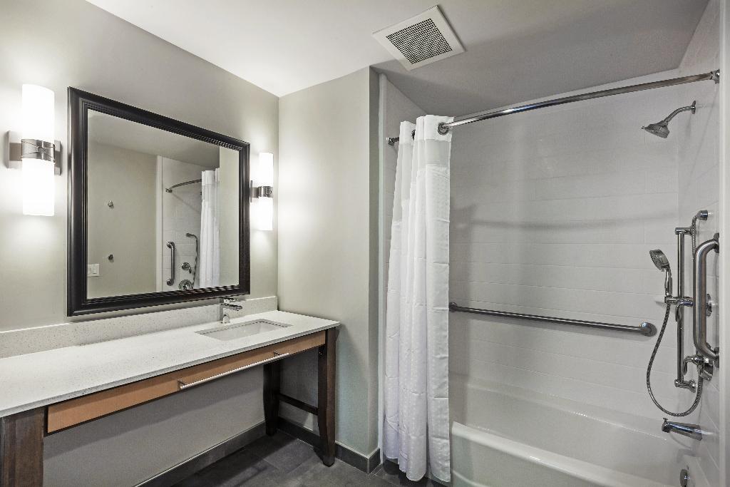 Holiday Inn Houston Ne - Bush Airport Area By IHG