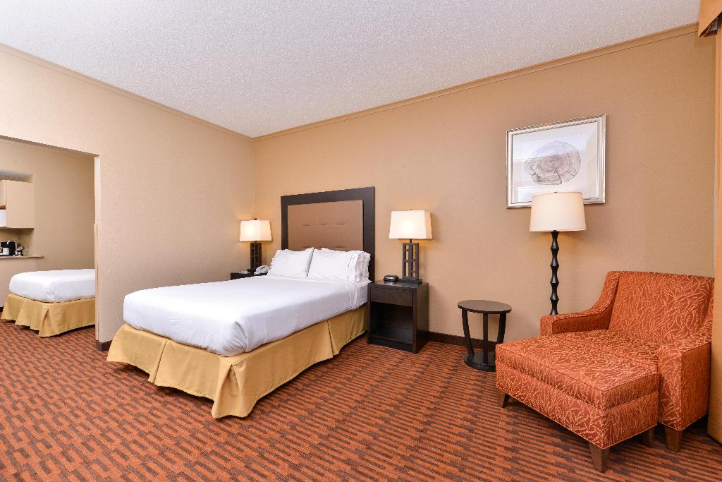 Holiday Inn Express Breezewood