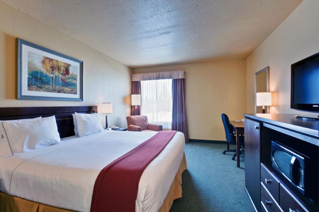 Holiday Inn Express Dryden