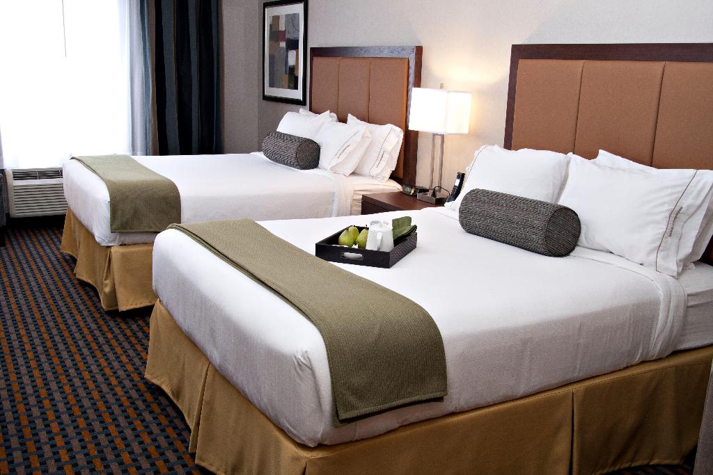 Holiday Inn Express Pembroke