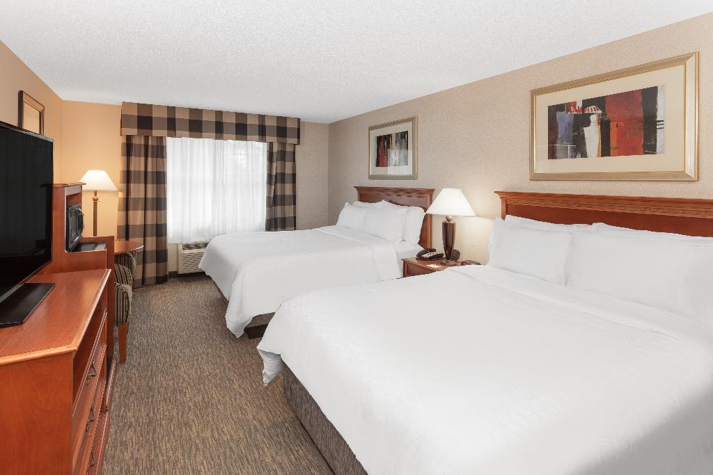 Holiday Inn Express Suites Tilton Lakes Region IHG